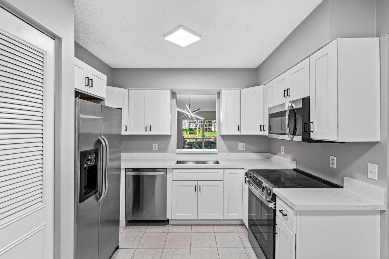 Discover this beautifully updated FIRST FLOOR, LAKE FRONT, one-bedroom, two-bathroom condo located in 55+ Huntington Lakes Delray Beach. This home features NEW stainless steel appliances, elegant white quartz countertops, and stylish shaker cabinets. Enjoy the convenience of tile flooring throughout and an in-unit washer and dryer. The bathrooms have been tastefully refinished, complete with a glass shower enclosure and new vertical blinds. Please note, first, last, and security deposits are required, along with a minimum credit score of 620+.