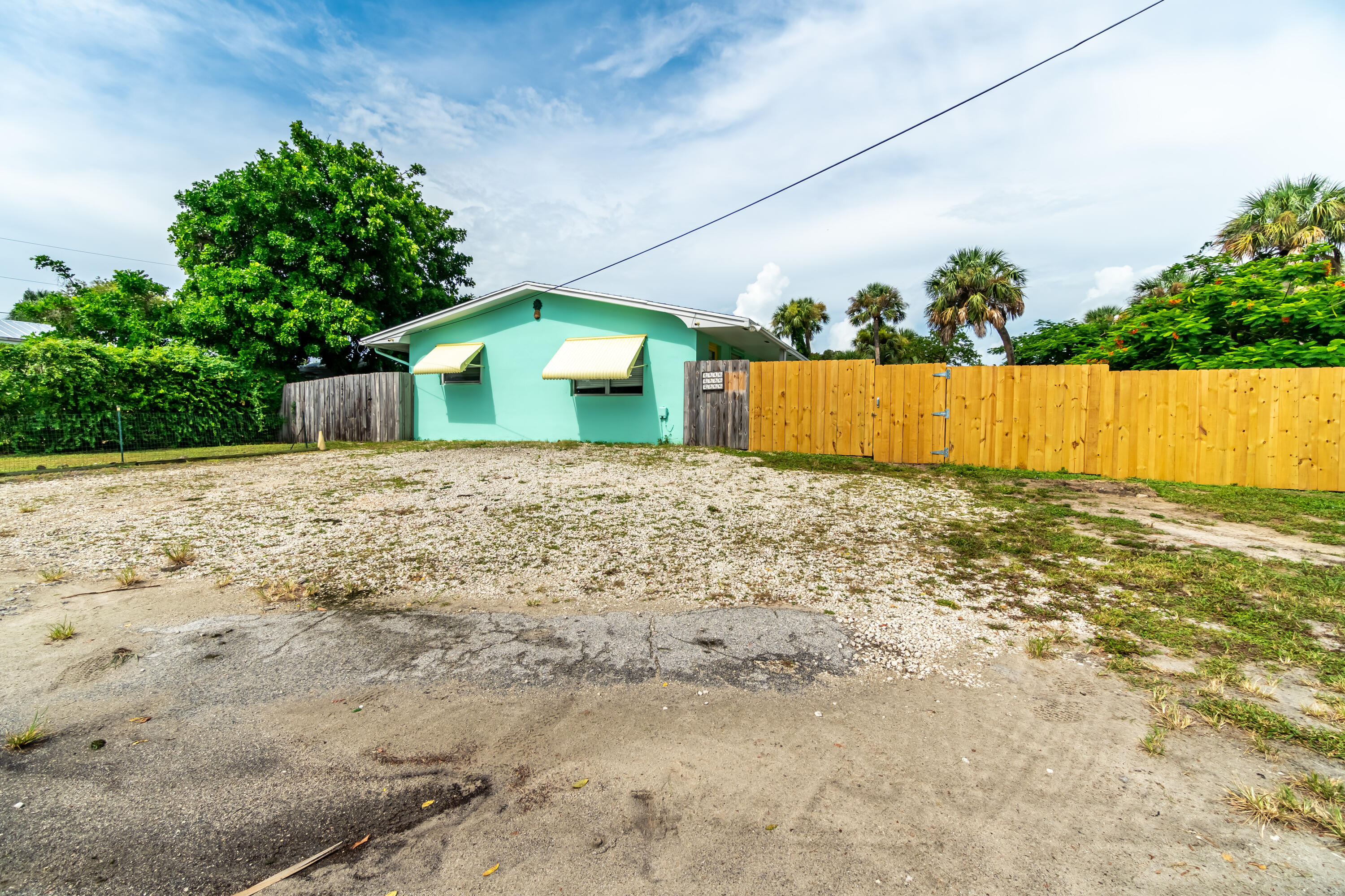 2566 NE Hickory Avenue A- Efficiency