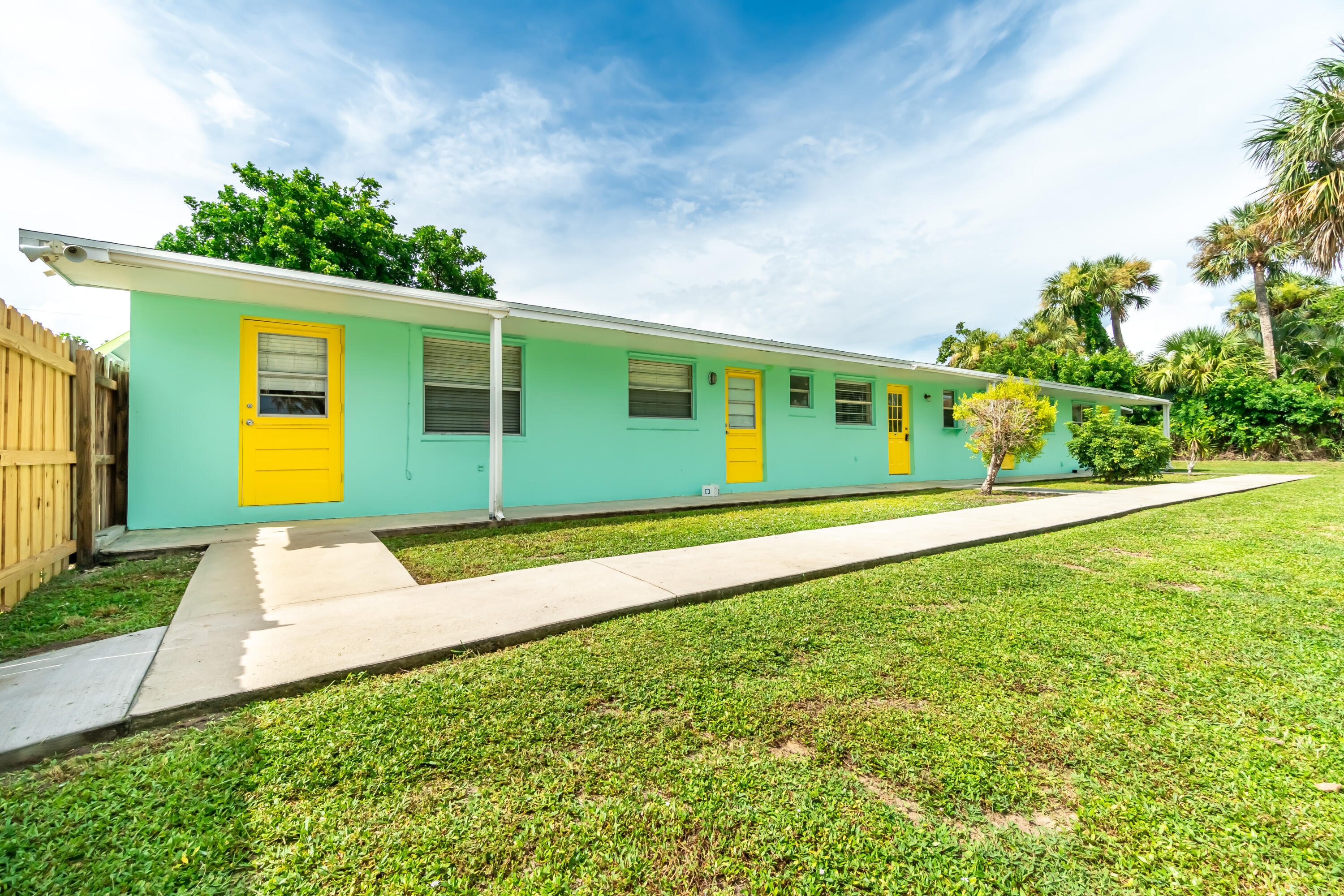 2566 NE Hickory Avenue A- Efficiency