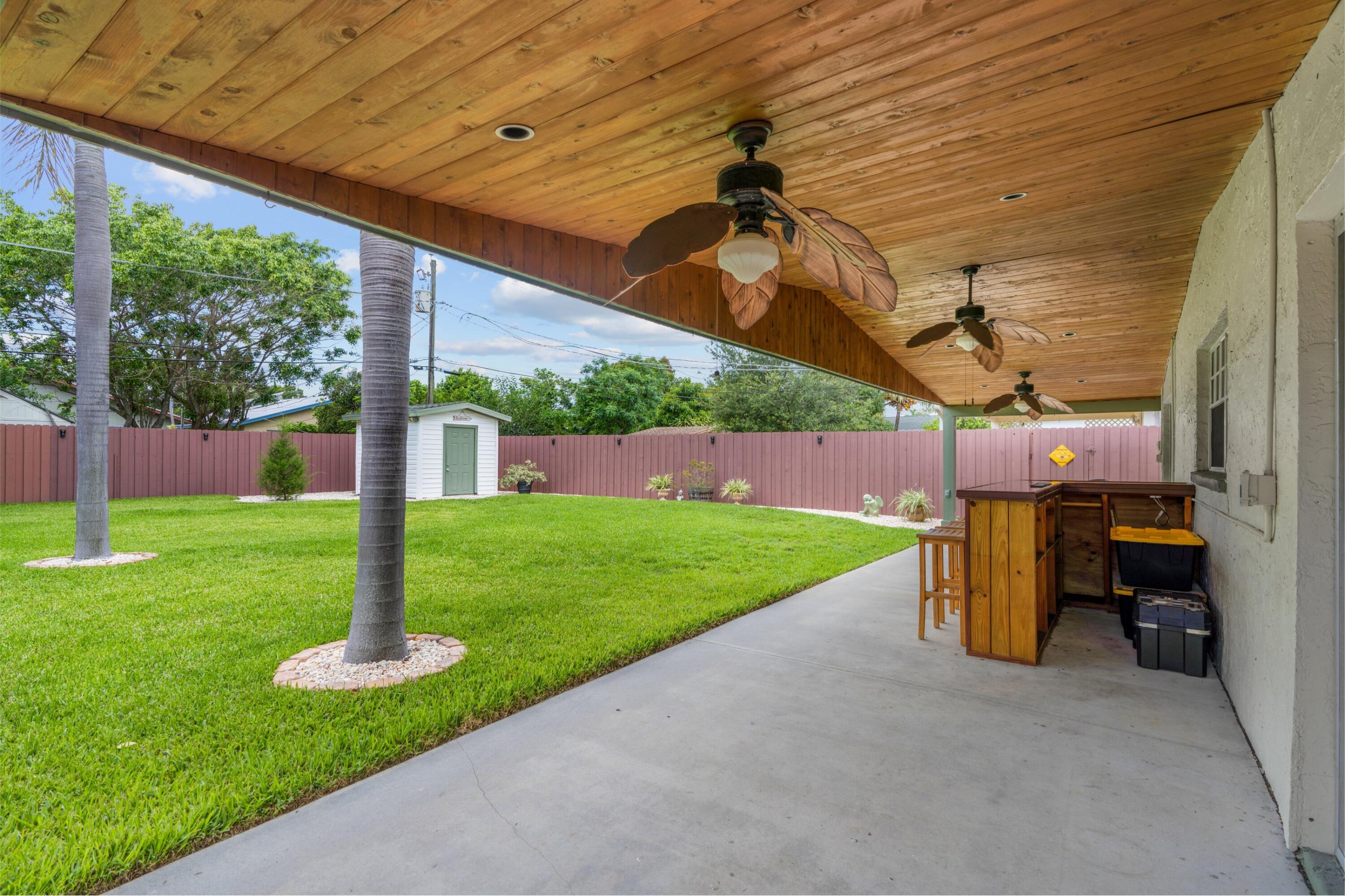 DELRAY MANORS - Residential