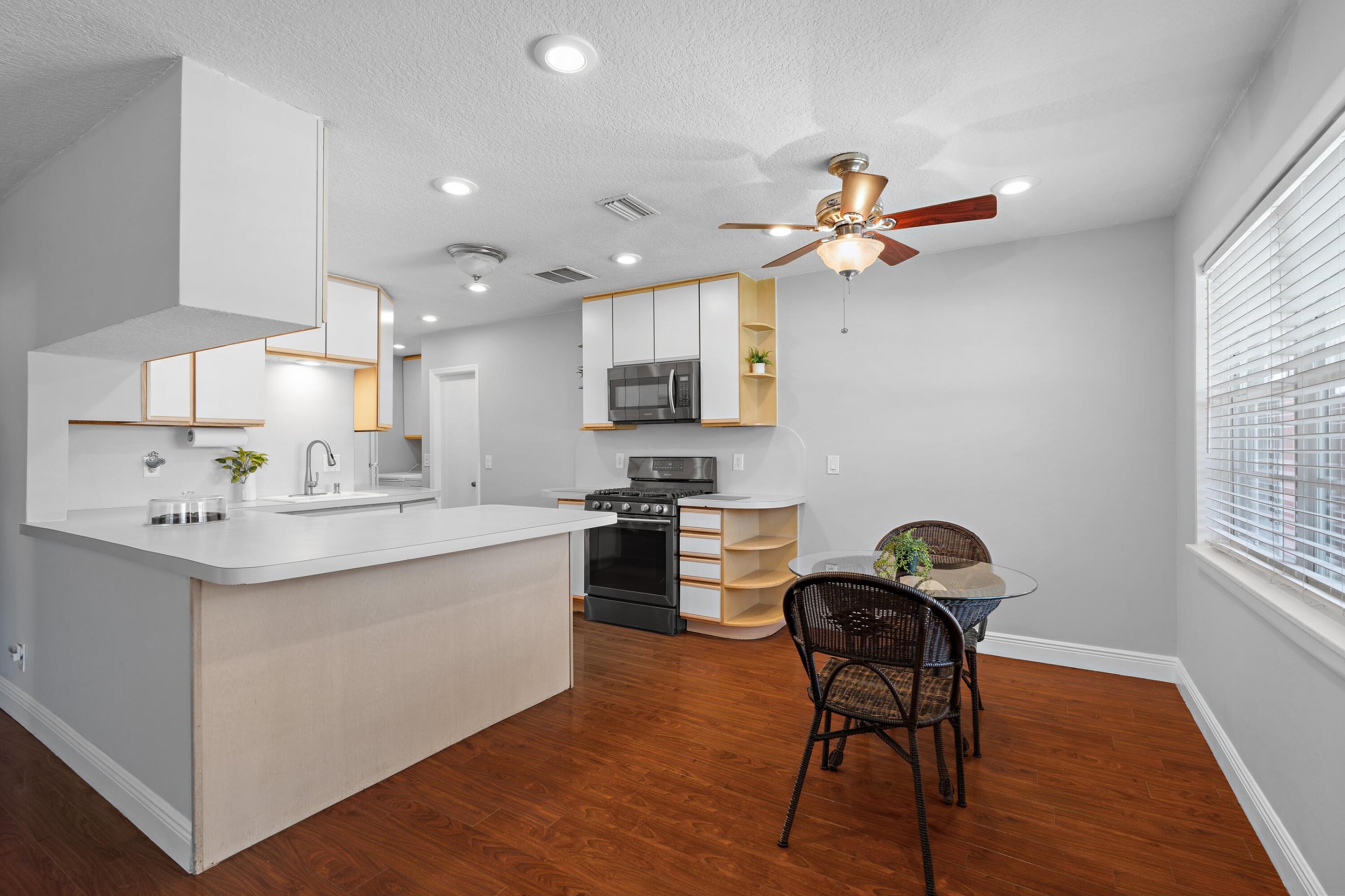 DELRAY MANORS - Residential