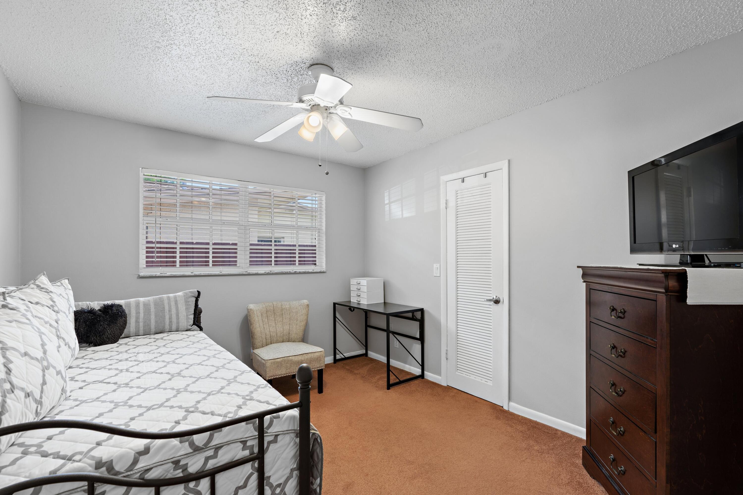 DELRAY MANORS - Residential