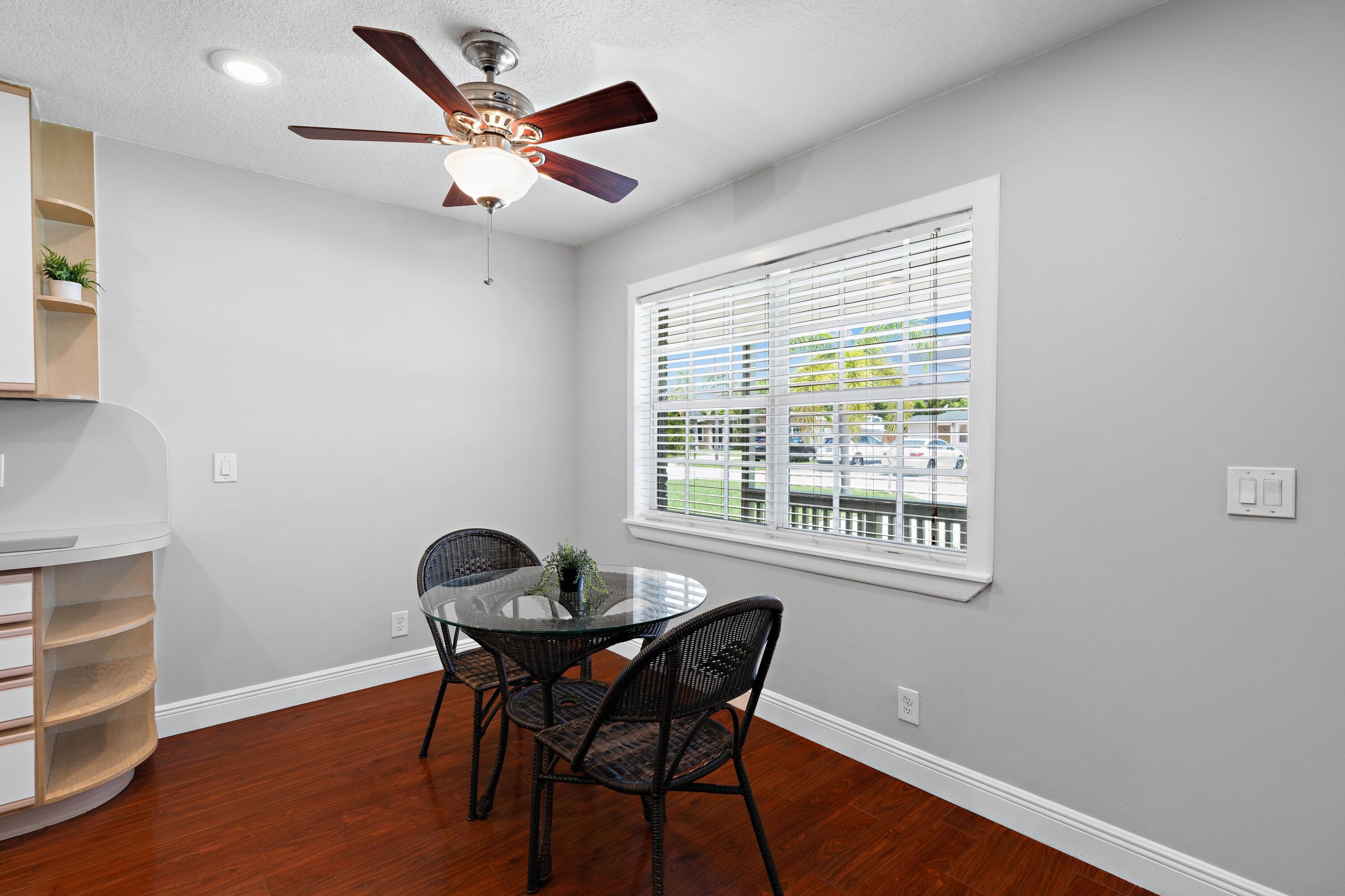 DELRAY MANORS - Residential