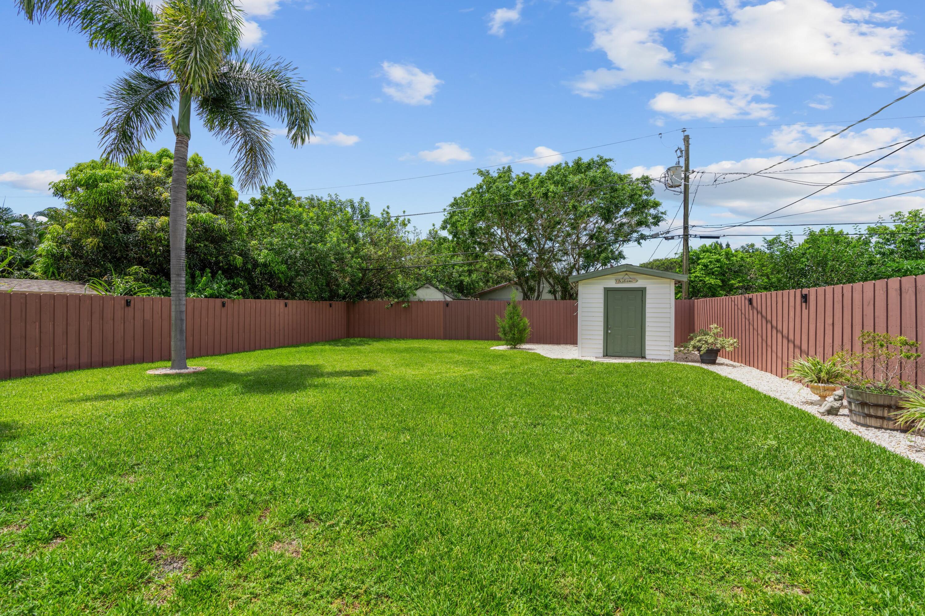DELRAY MANORS - Residential