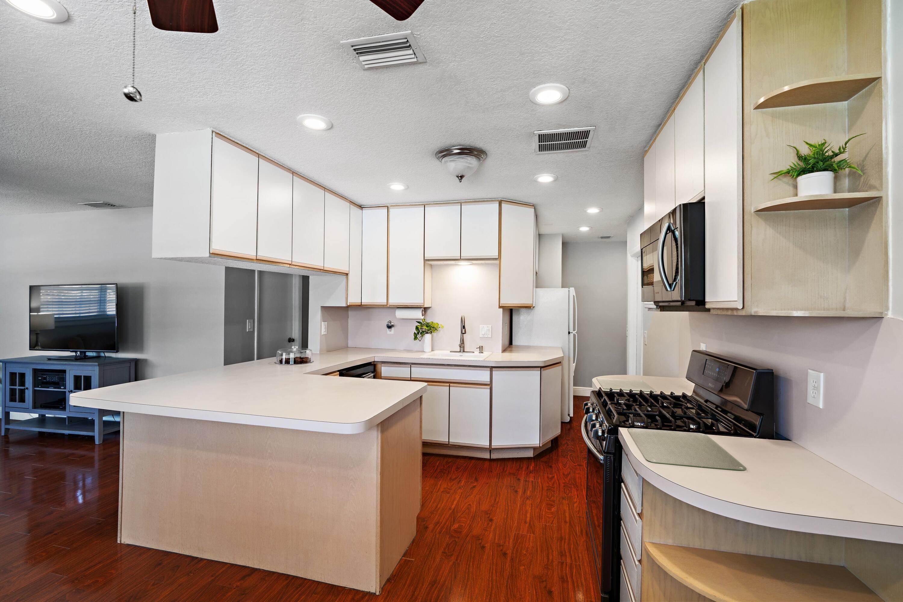 DELRAY MANORS - Residential