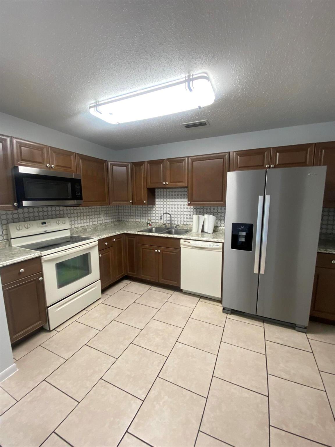 LANGS ACRES - Residential Lease