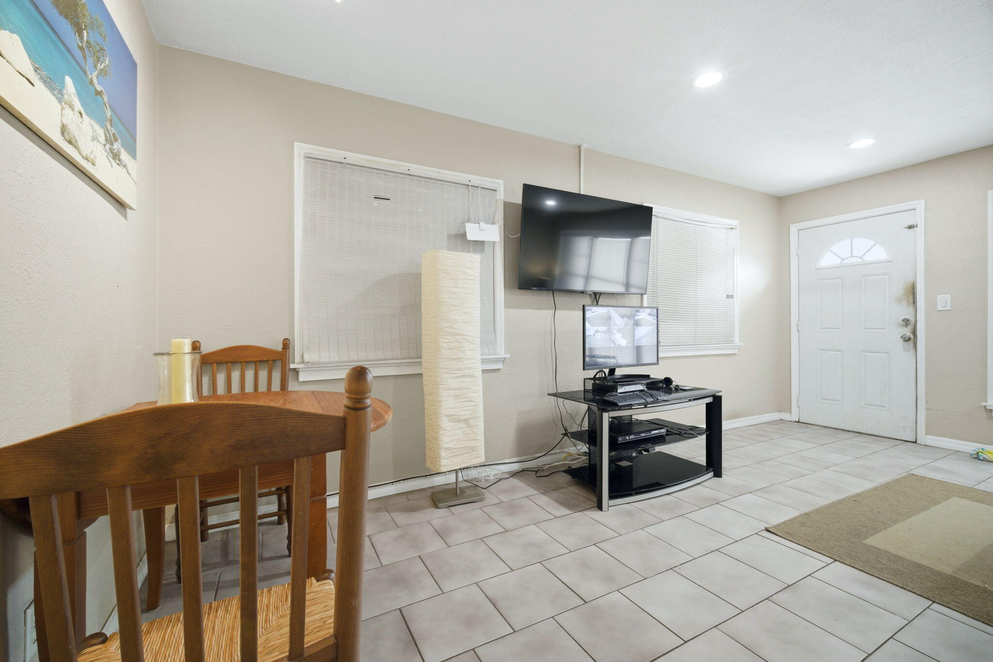 HOLLYWOOD LITTLE RANCHES - Residential