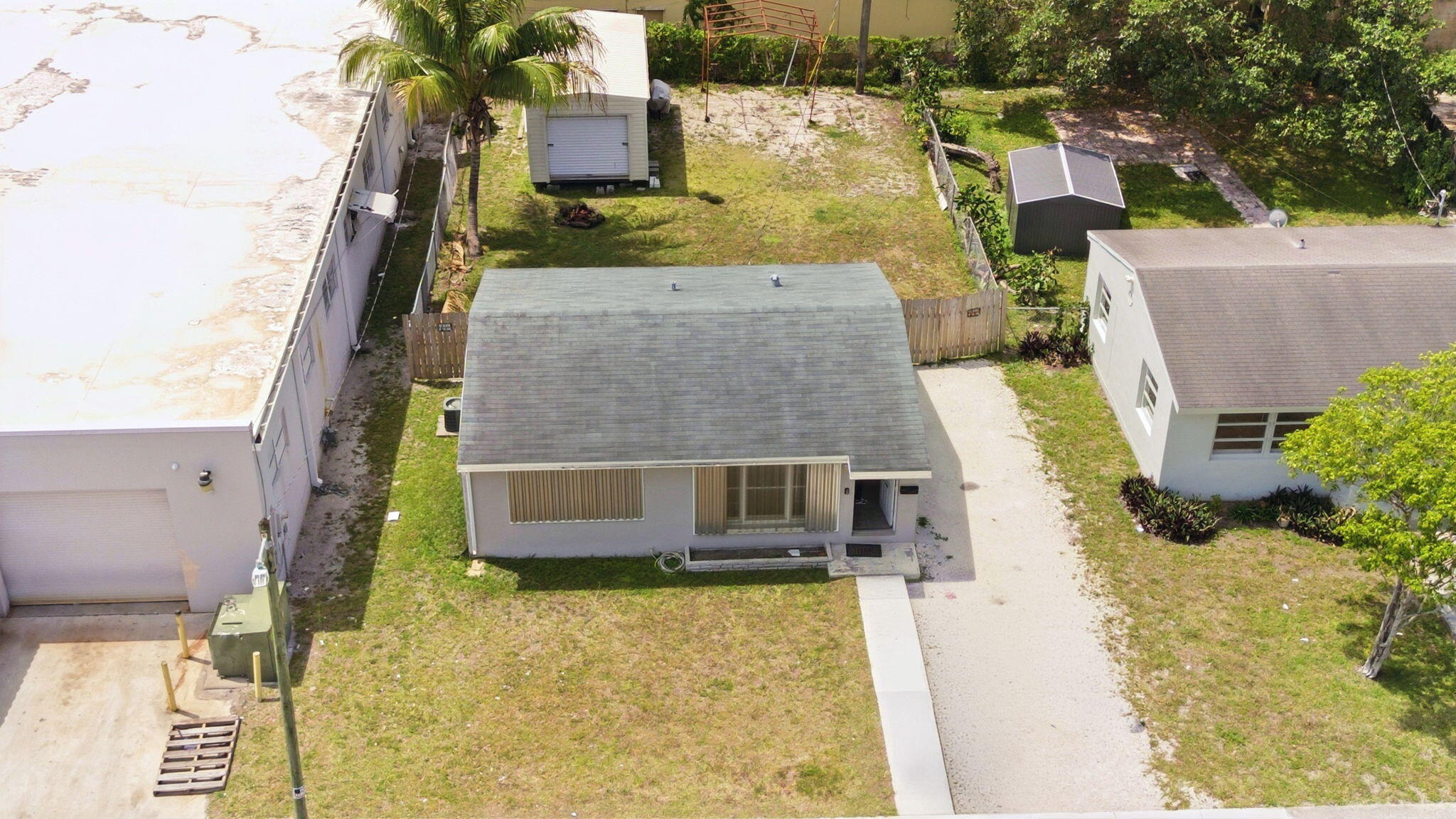 HOLLYWOOD LITTLE RANCHES - Residential