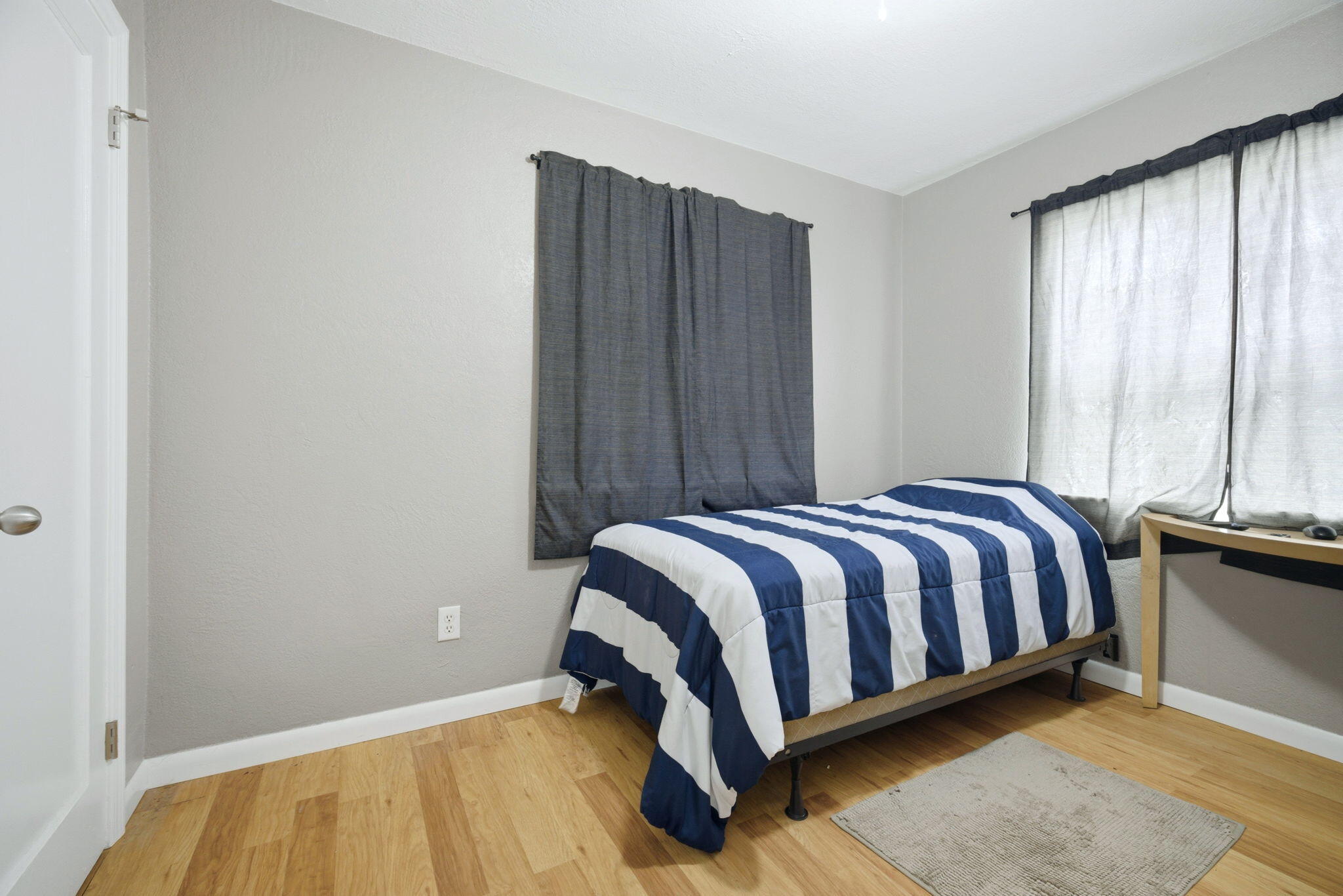 HOLLYWOOD LITTLE RANCHES - Residential