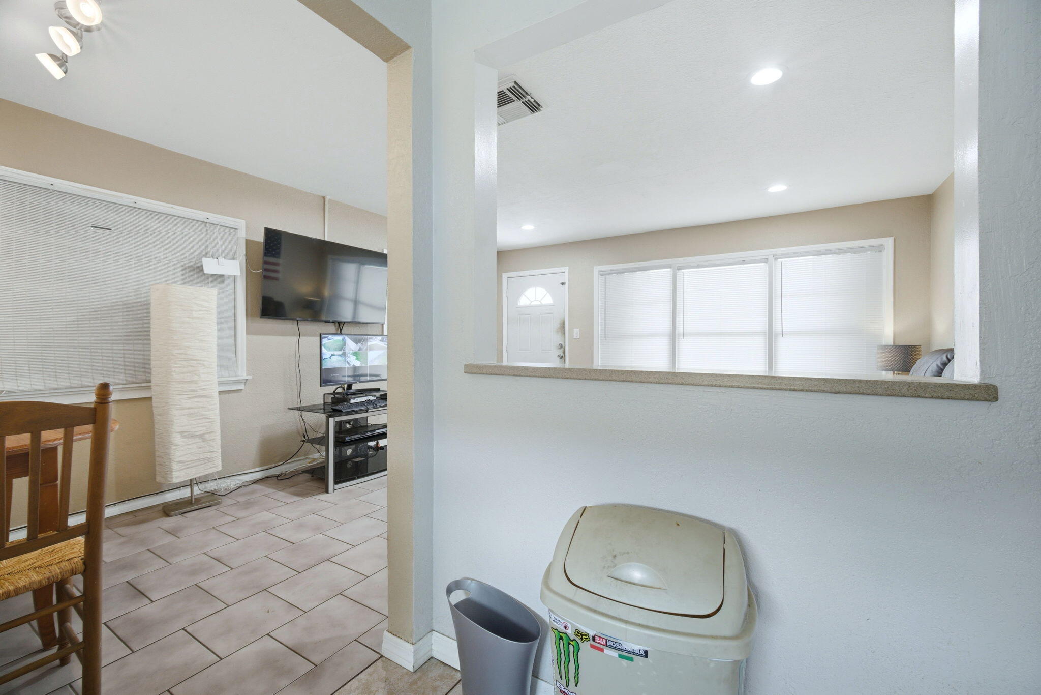 HOLLYWOOD LITTLE RANCHES - Residential