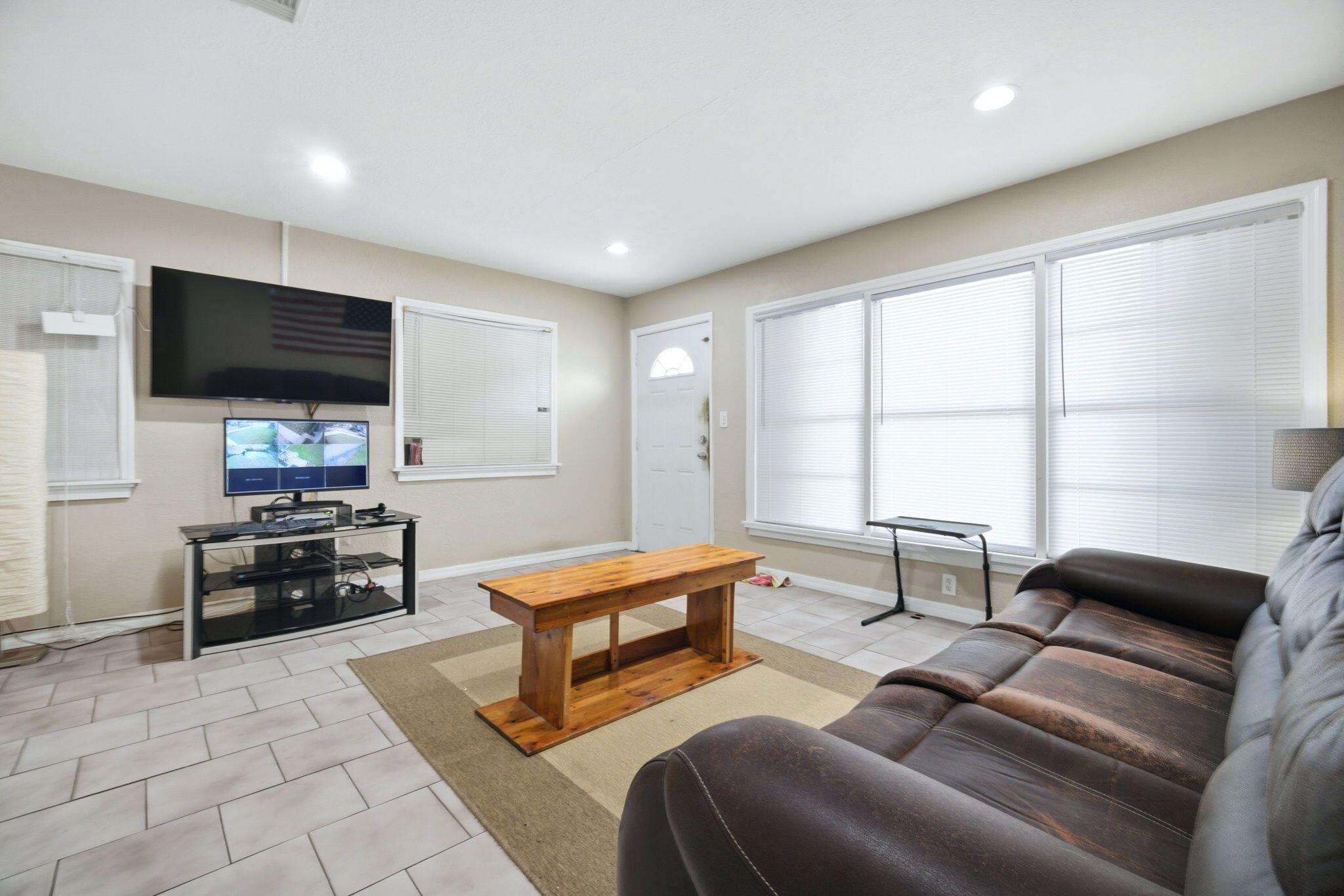 HOLLYWOOD LITTLE RANCHES - Residential
