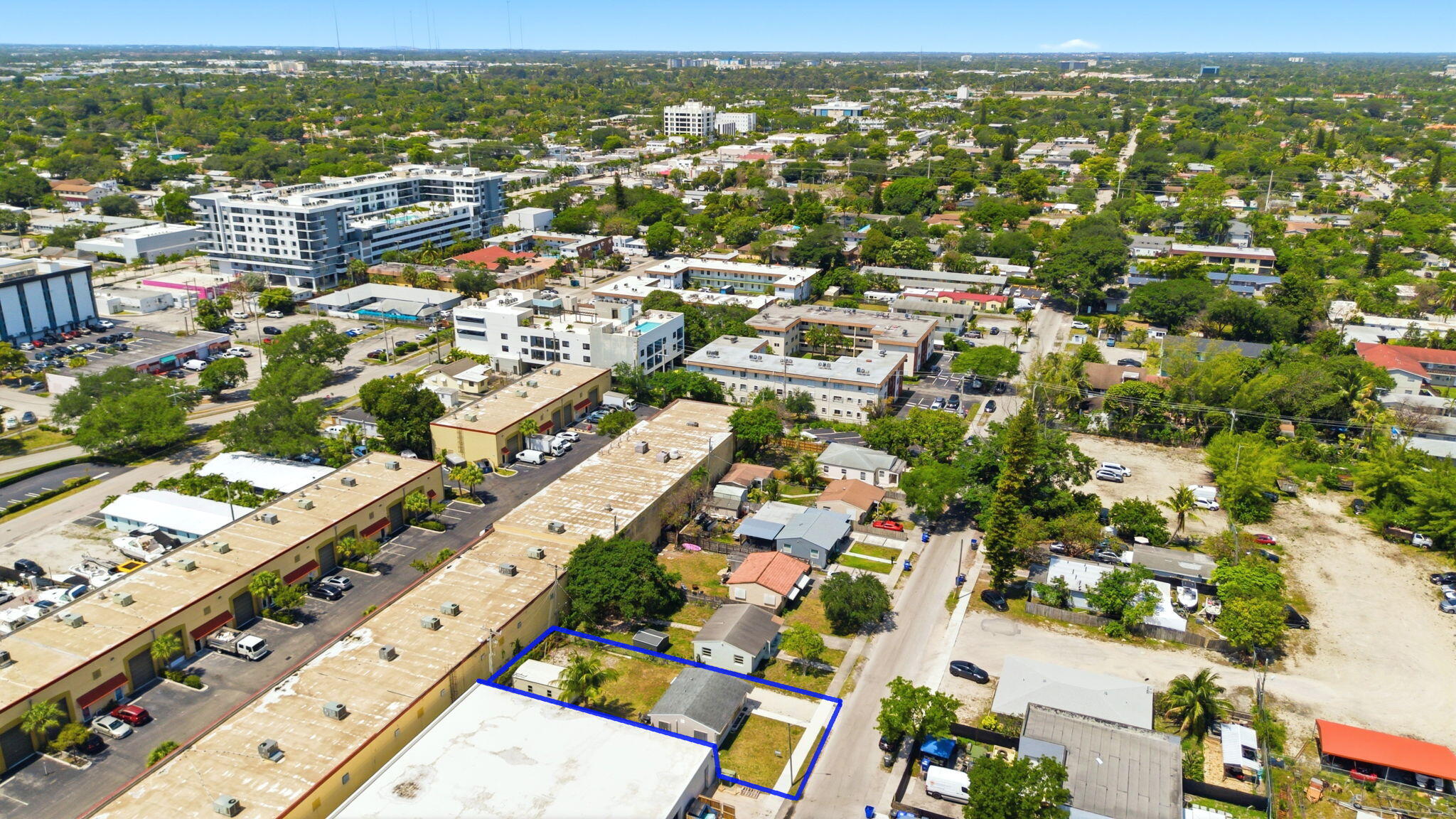 HOLLYWOOD LITTLE RANCHES - Residential