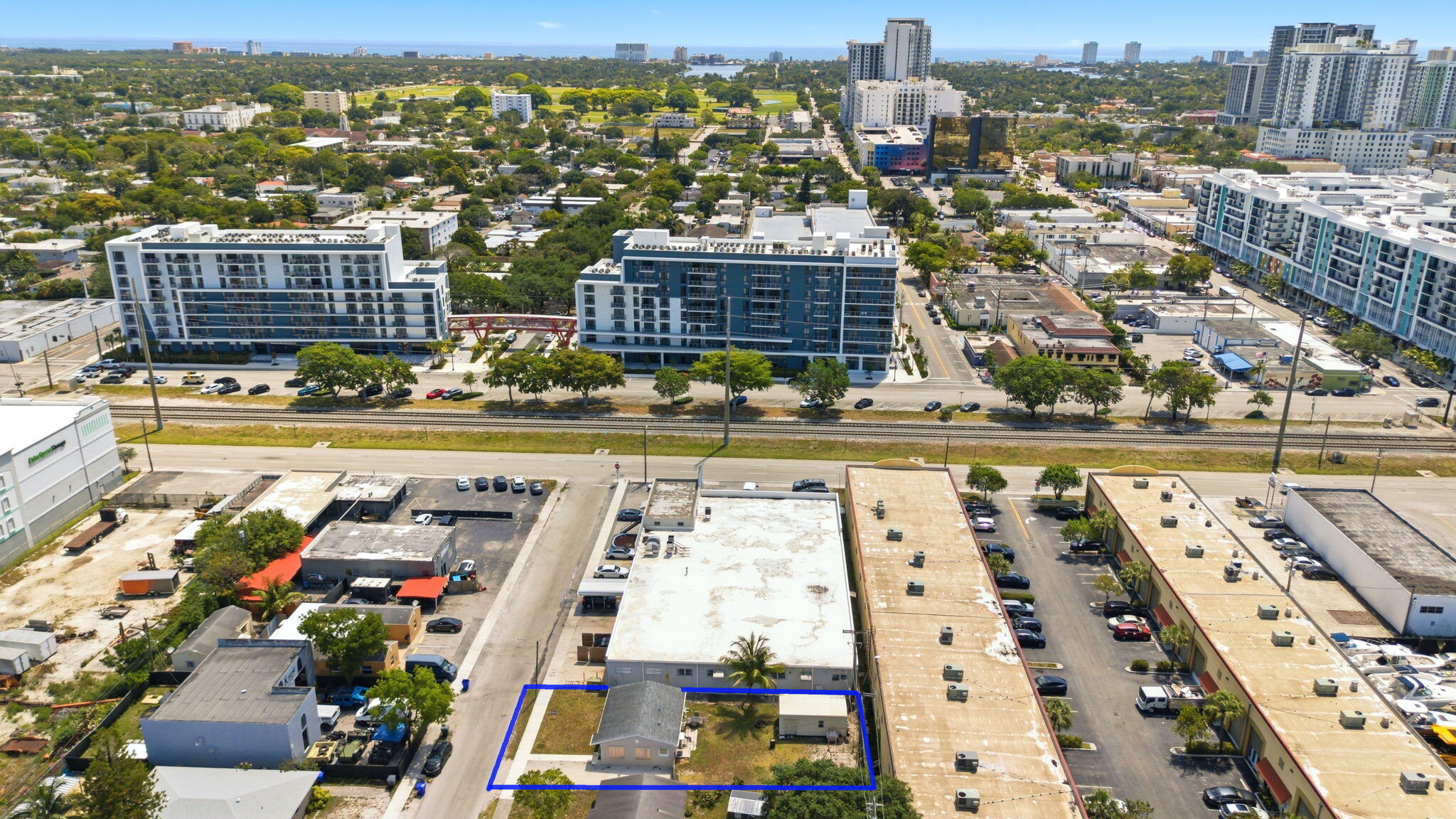 HOLLYWOOD LITTLE RANCHES - Residential