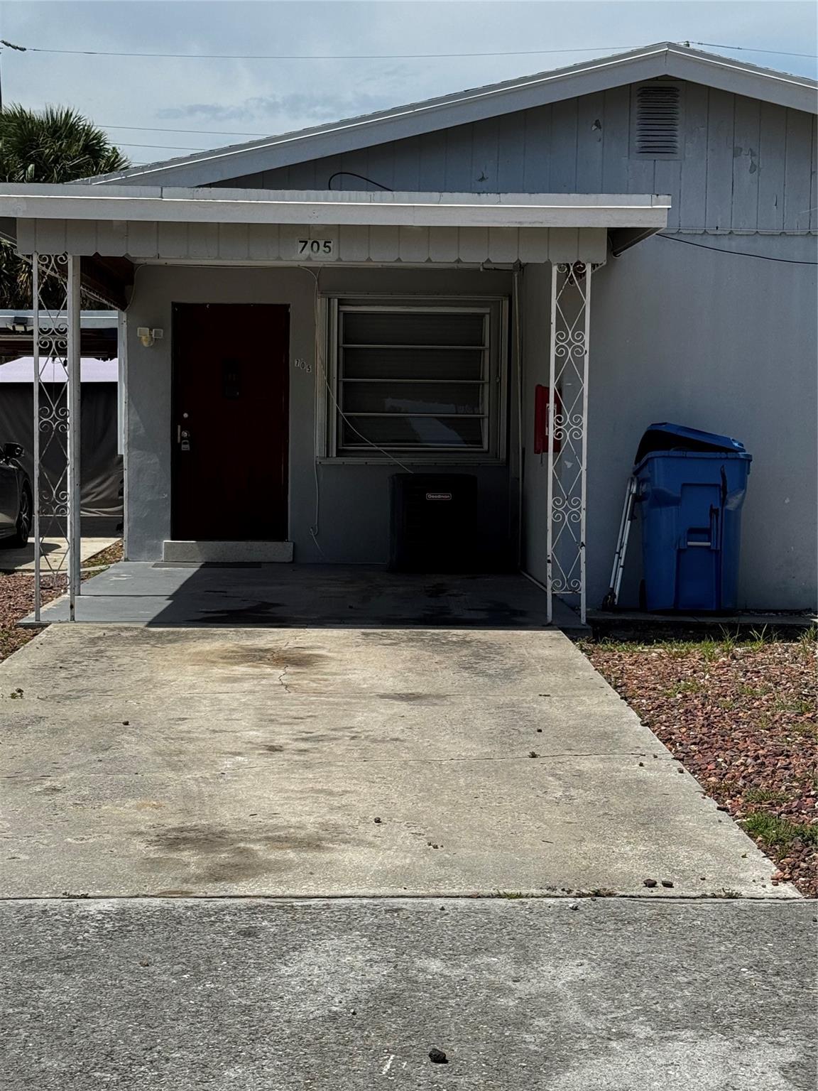 This spacious 1/1 has been completely updated to accommodate today's lifestyle! Beautifully appointed with a fully renovated kitchen, updated bathrooms and space for you to entertain & enjoy! Great location, quiet street, close to shopping and main roads. Bring your toothbrush and move in!!