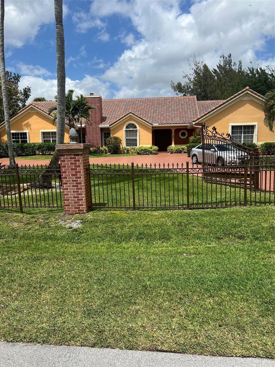 BEAUTIFUL 5 BEDROOM 3.5 BATH WITH 2 CAR GARAGE AND OVERSIZED POOL AND SPA* FENCED IN ACRE* FIREPLACE* OPEN FLOOR PLAN WITH LOFT AND EXTRA BONUS ROOM OFF THE MASTER FOR OFFICE OR NURSERY*SPLIT BEDROOM PLAN* MARBLE FLOORS*HUGE OUTDOOR PATIO WITH SUMMER KITCHEN*SAUNA*BEST LOCATION IN PLANTATION ACRES*NEAR AMERICAN HERITAGE* LOVELY!!!