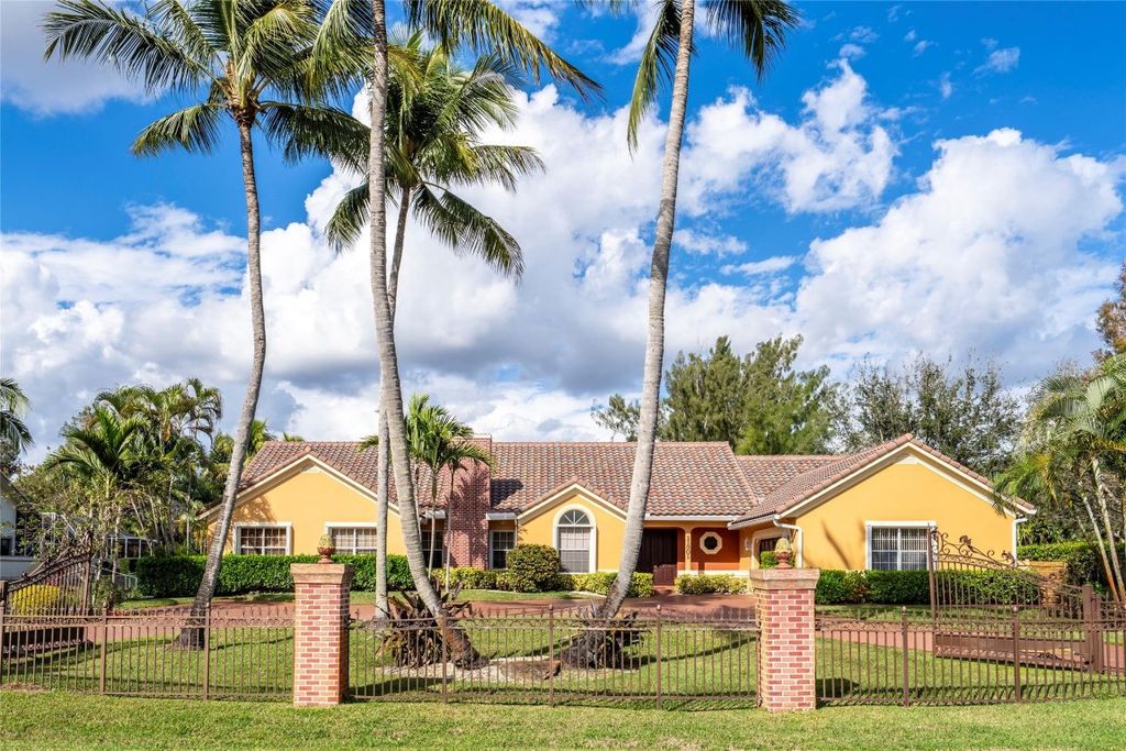 Photo of 11301 SW 3rd Street, Plantation, FL 33325 (MLS # F10529602)