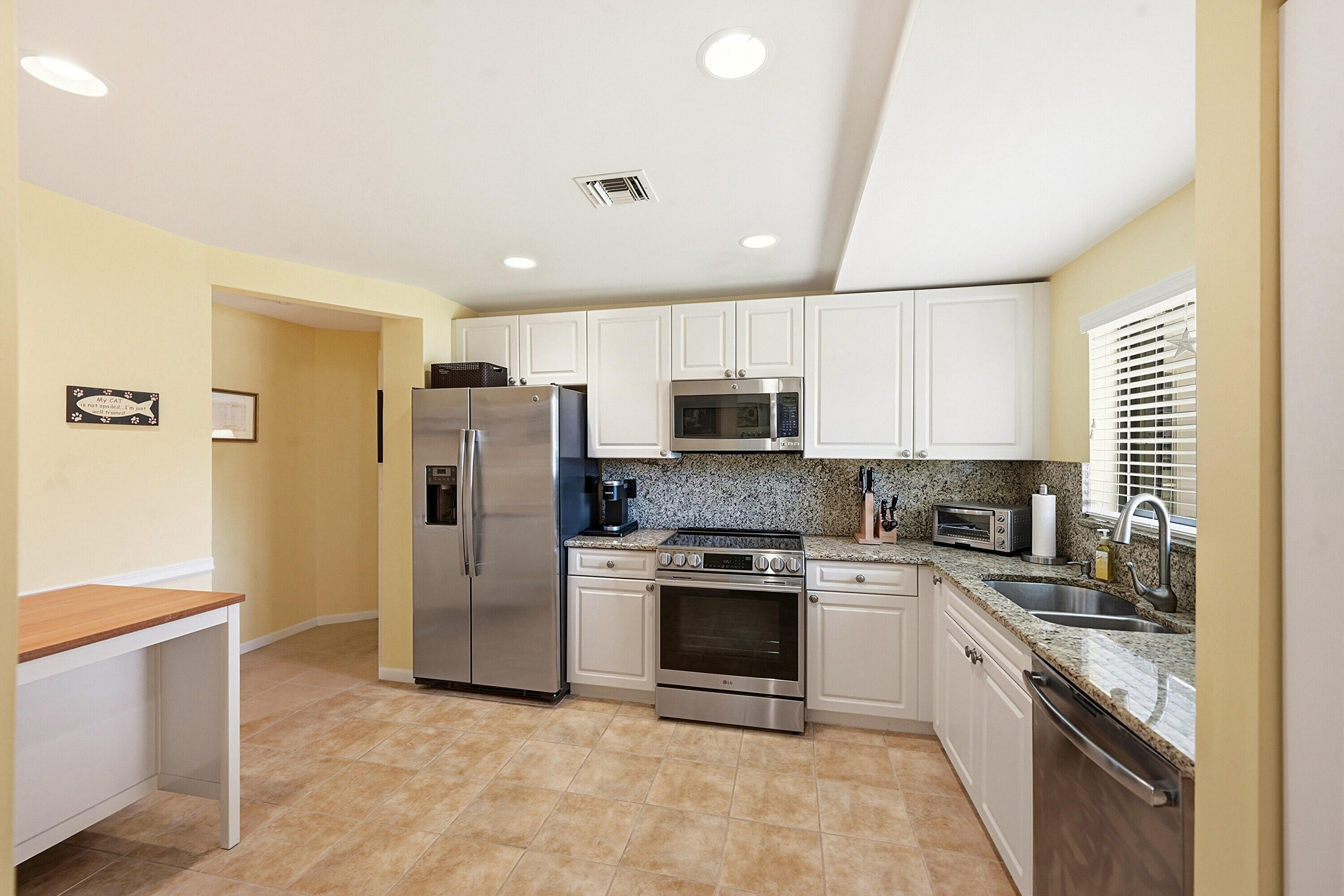 22 Lexington Lane W D