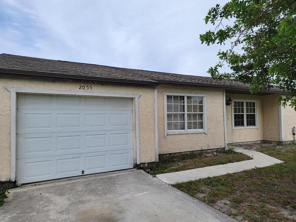 Photo of 2055 SE North Blackwell Drive, Port Saint Lucie, FL 34952 (MLS # R10723256)