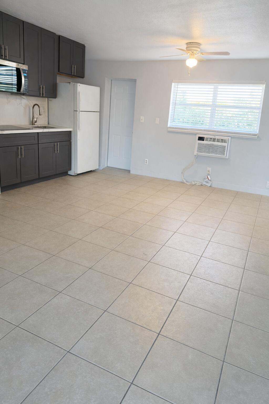 DEERFIELD COLONY COURT - Residential Lease