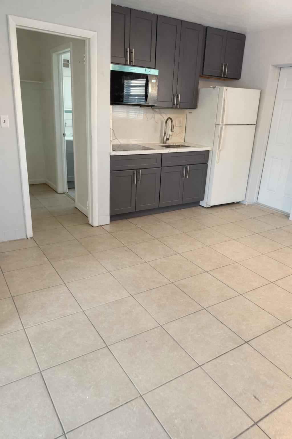 DEERFIELD COLONY COURT - Residential Lease