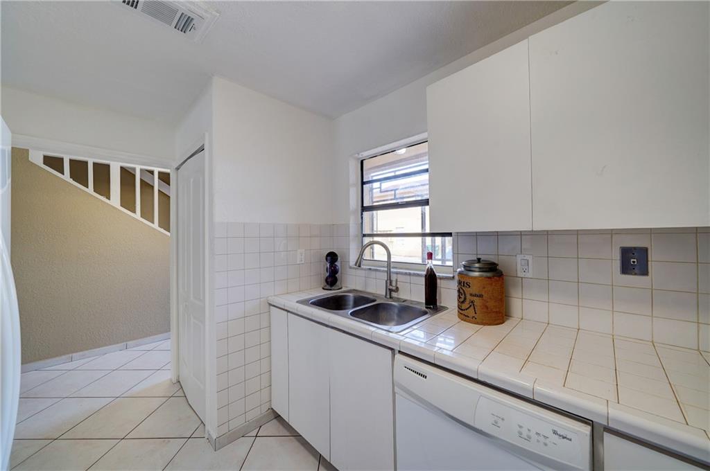 PARK TOWNHOMES CONDO - Residential