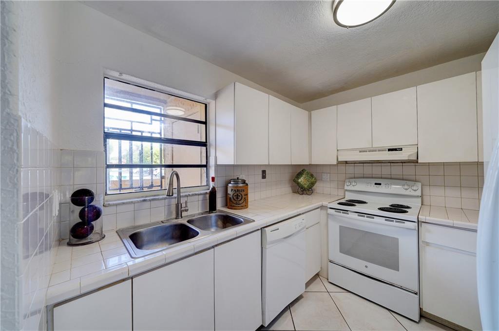 PARK TOWNHOMES CONDO - Residential