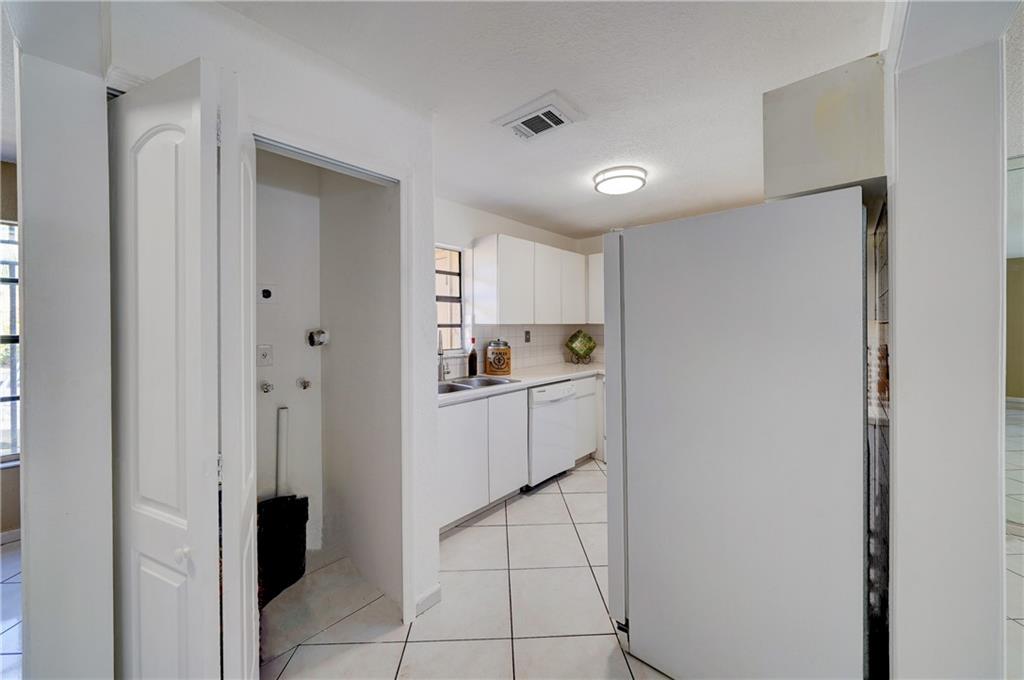 PARK TOWNHOMES CONDO - Residential