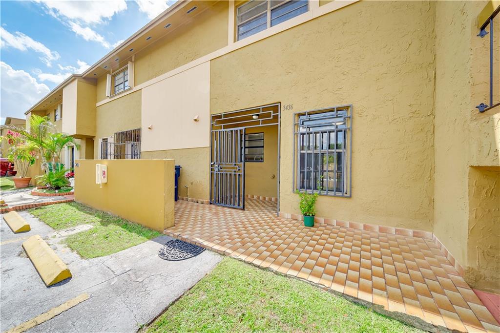 PARK TOWNHOMES CONDO - Residential