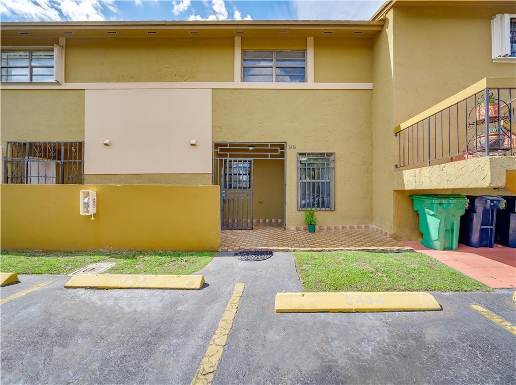 PARK TOWNHOMES CONDO - Residential