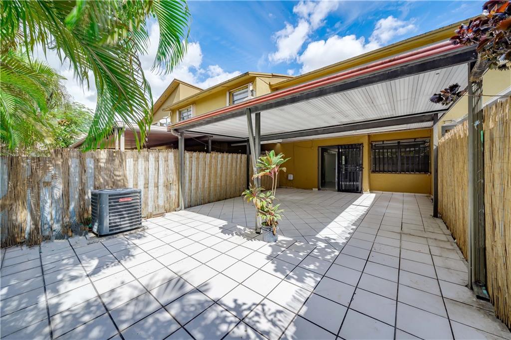 PARK TOWNHOMES CONDO - Residential