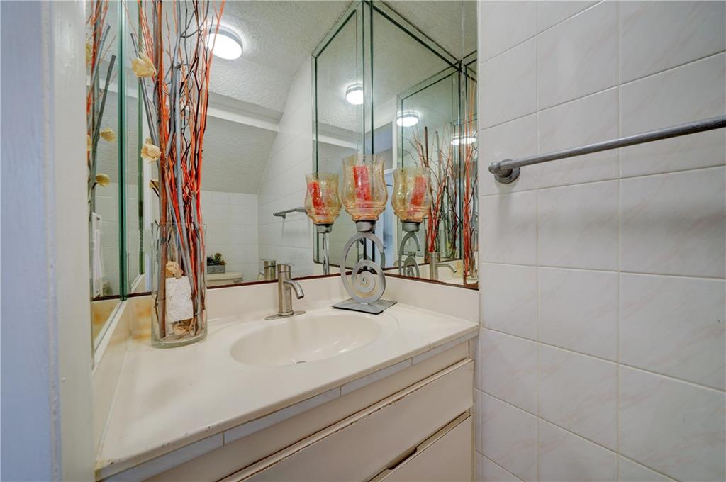 PARK TOWNHOMES CONDO - Residential