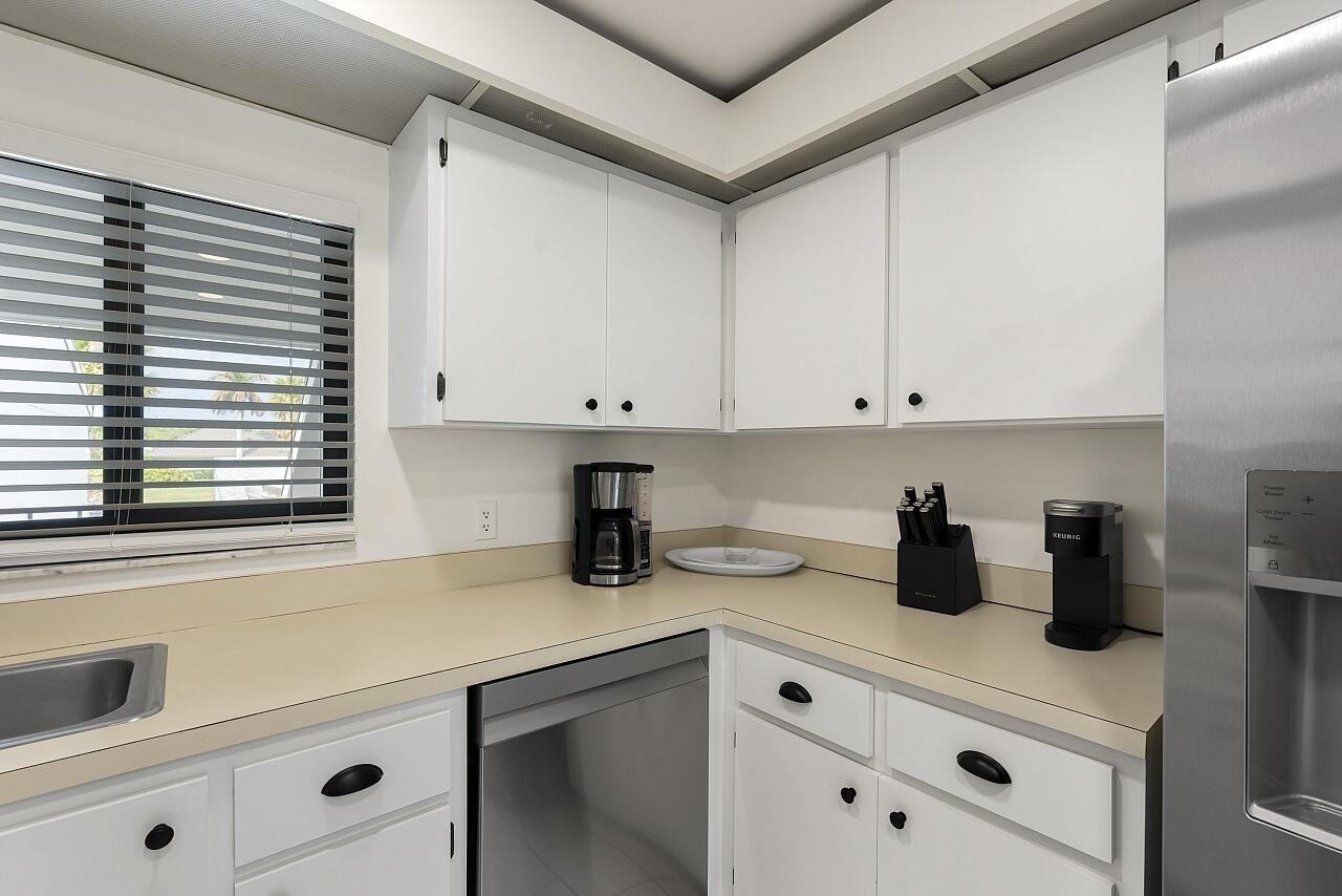 WINDWARD IV CONDOMINIUM - Residential Lease