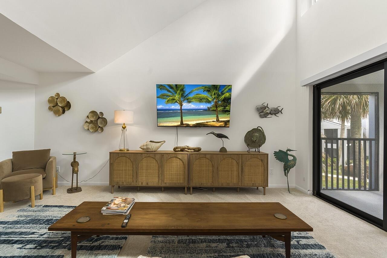 WINDWARD IV CONDOMINIUM - Residential Lease