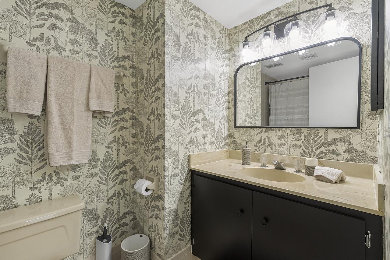 WINDWARD IV CONDOMINIUM - Residential Lease