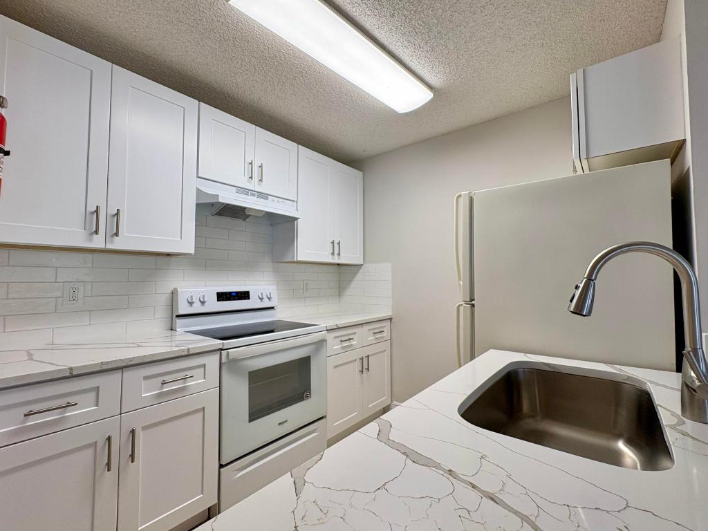 1830 W Meadows Circle 1830