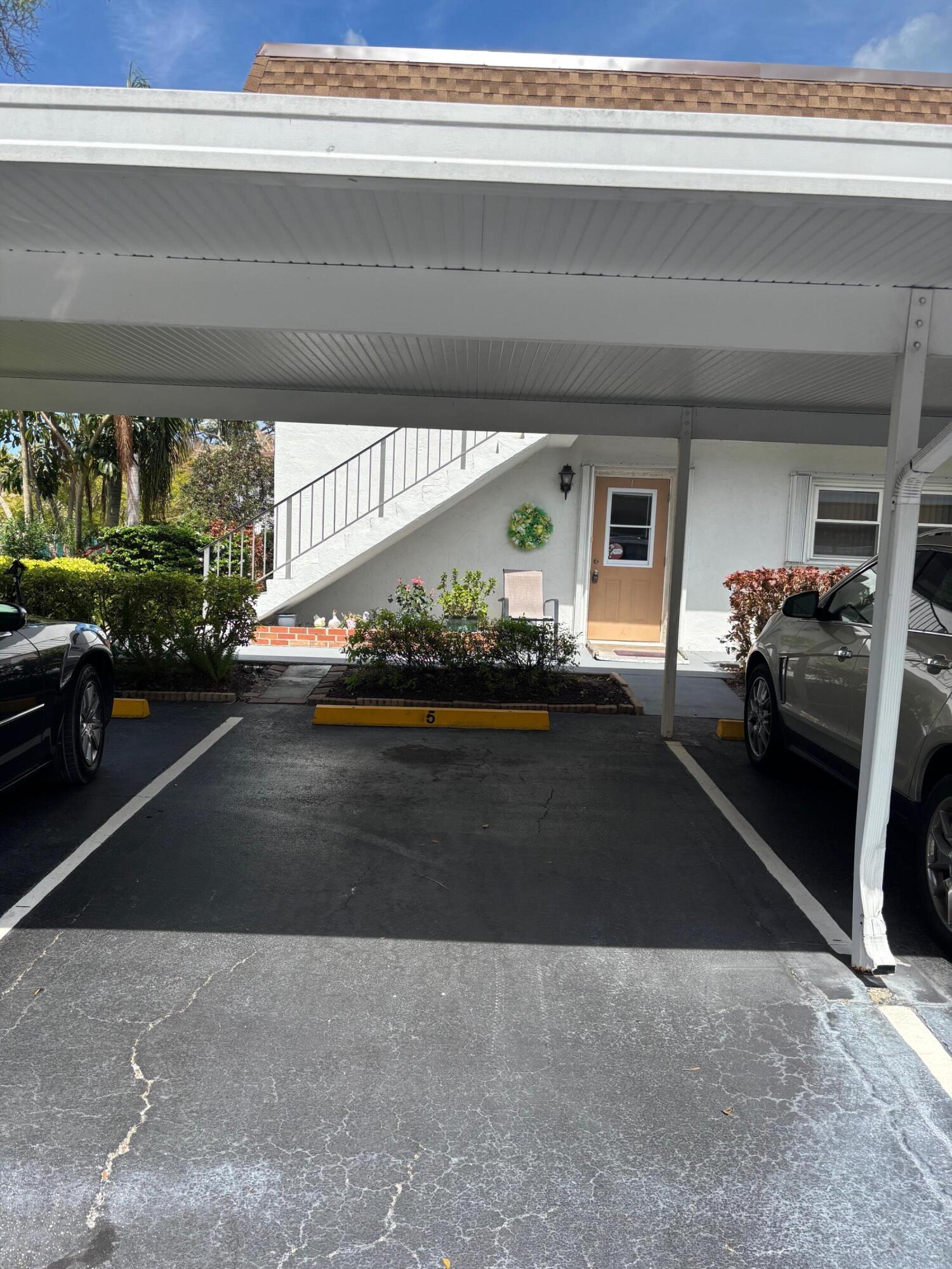 KINGSWOOD CONDO - Residential