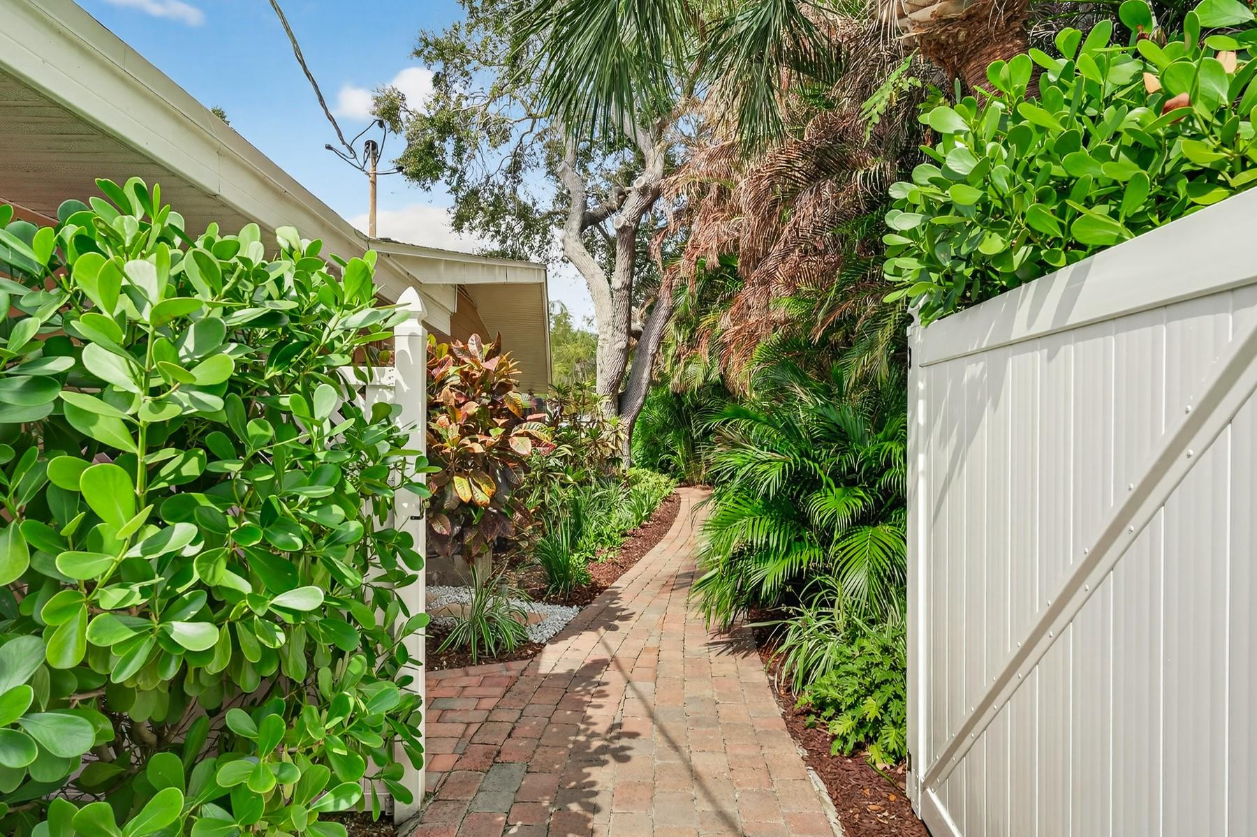 PELICAN COVE - Residential