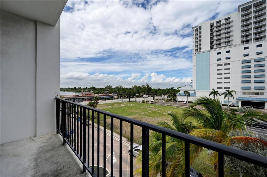 CRYSTAL TOWER - Residential