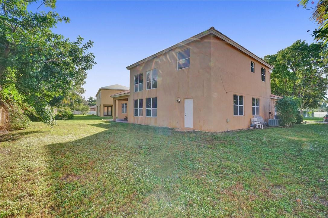 Windsor Palms 160-17 B - Residential
