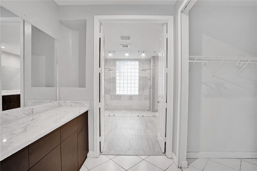 Windsor Palms 160-17 B - Residential