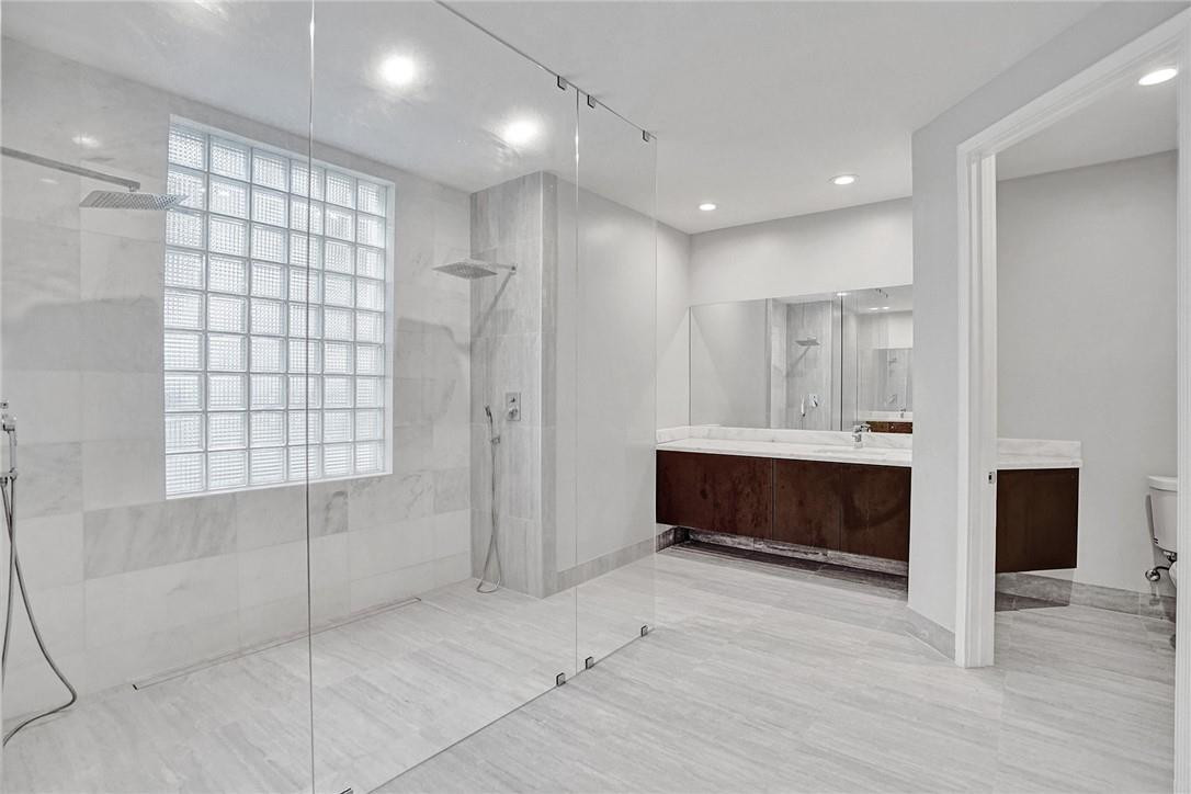 Windsor Palms 160-17 B - Residential