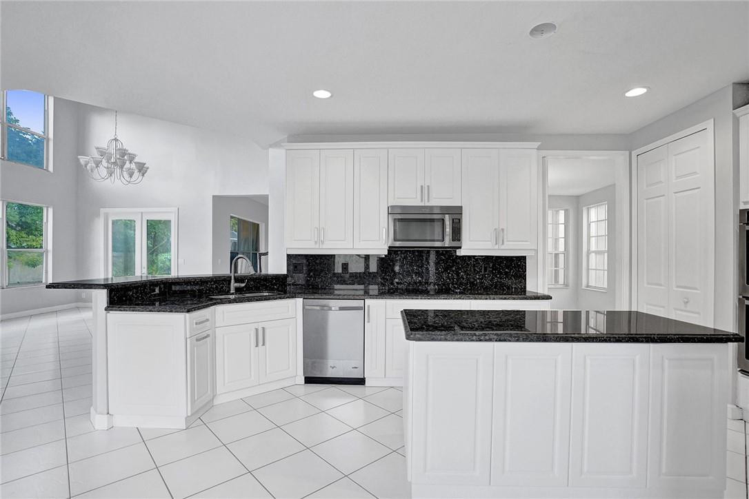 Windsor Palms 160-17 B - Residential