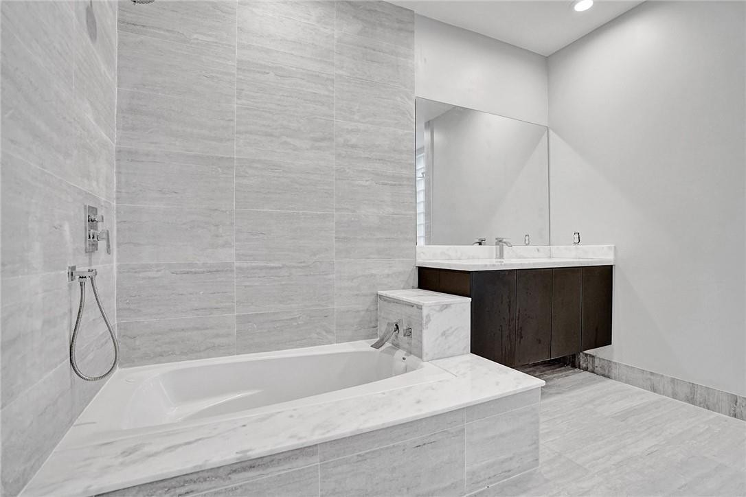 Windsor Palms 160-17 B - Residential