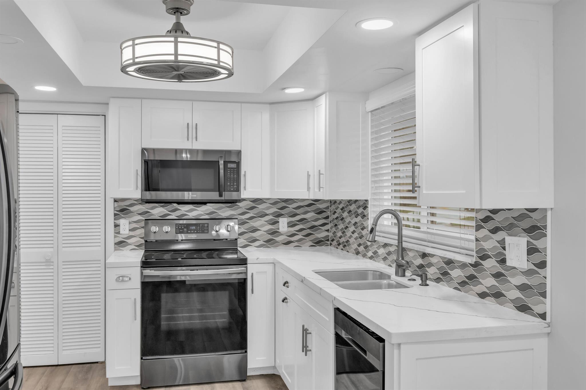 IROQUOIS PARK - Residential