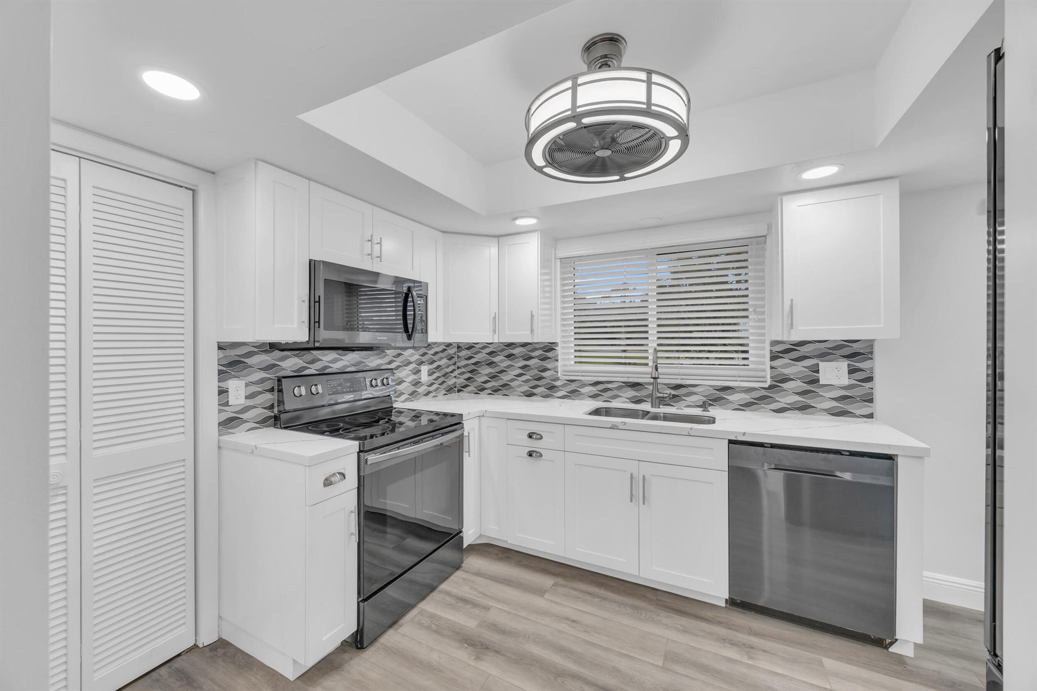 IROQUOIS PARK - Residential