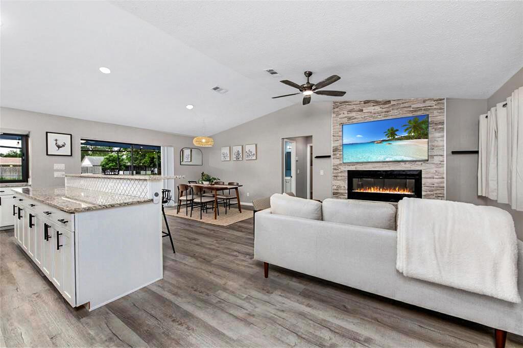 PORT ST LUCIE SECTION 8 - Residential Lease