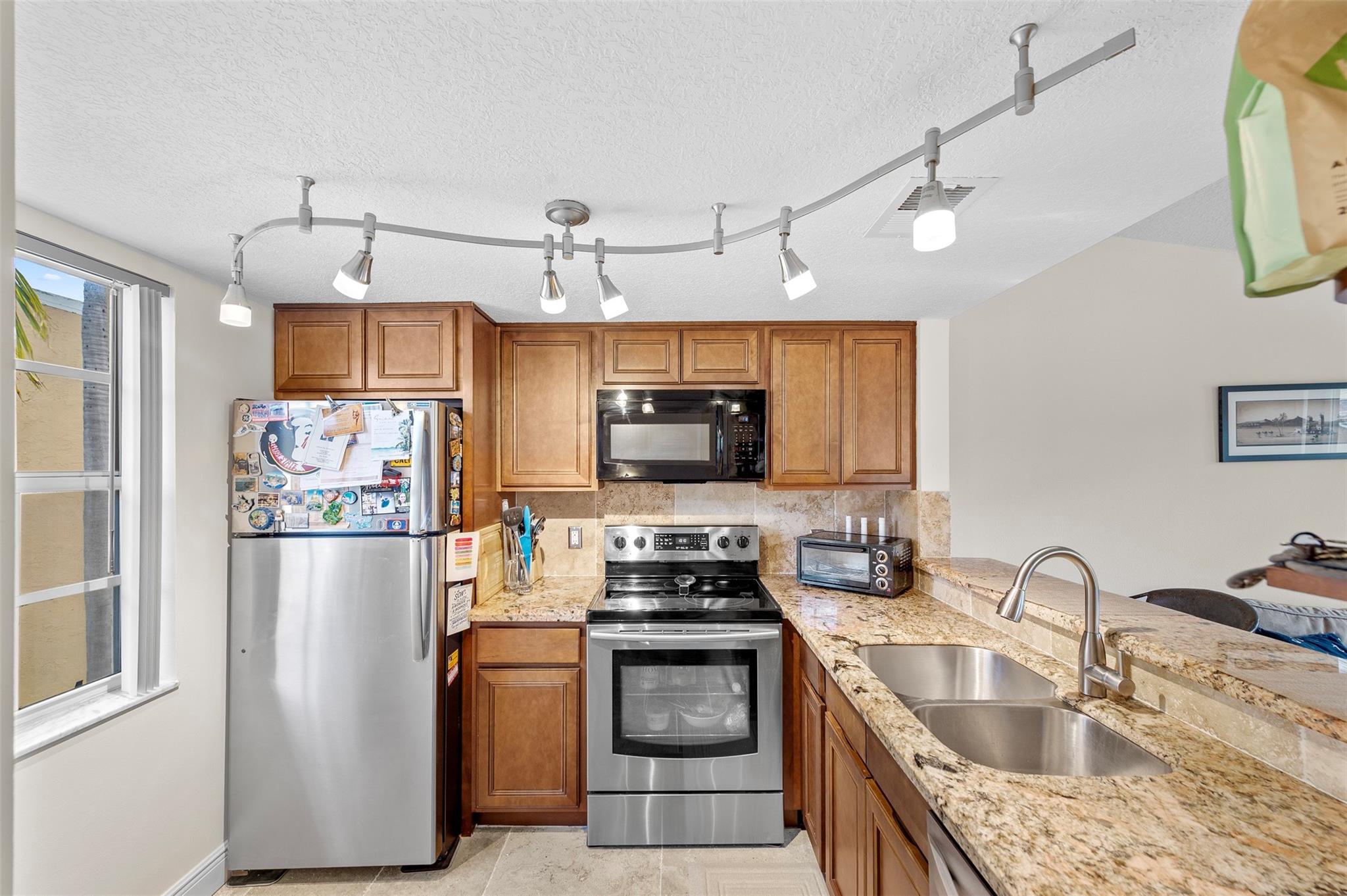 BAY REACH CONDO - Residential