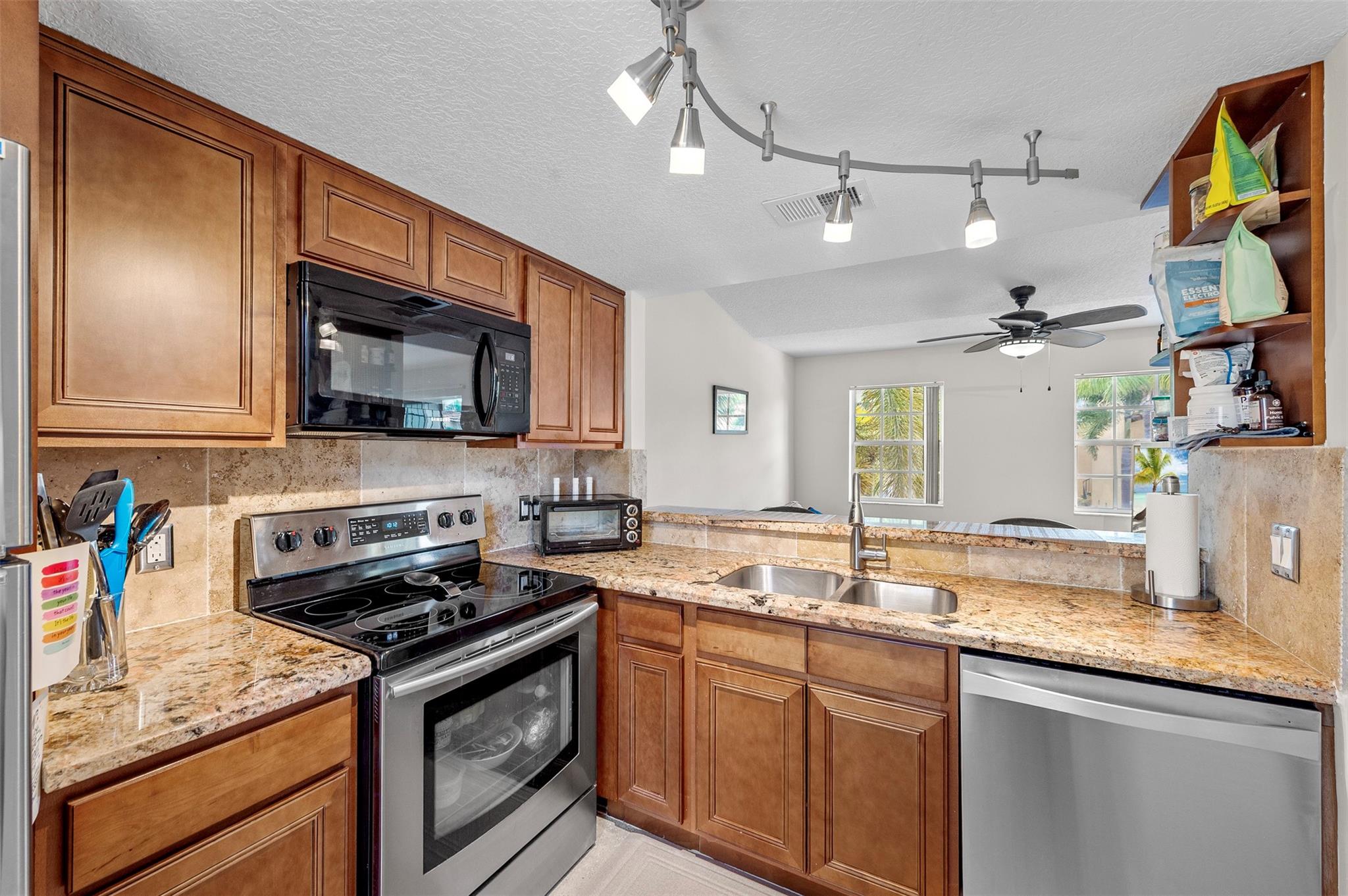 BAY REACH CONDO - Residential