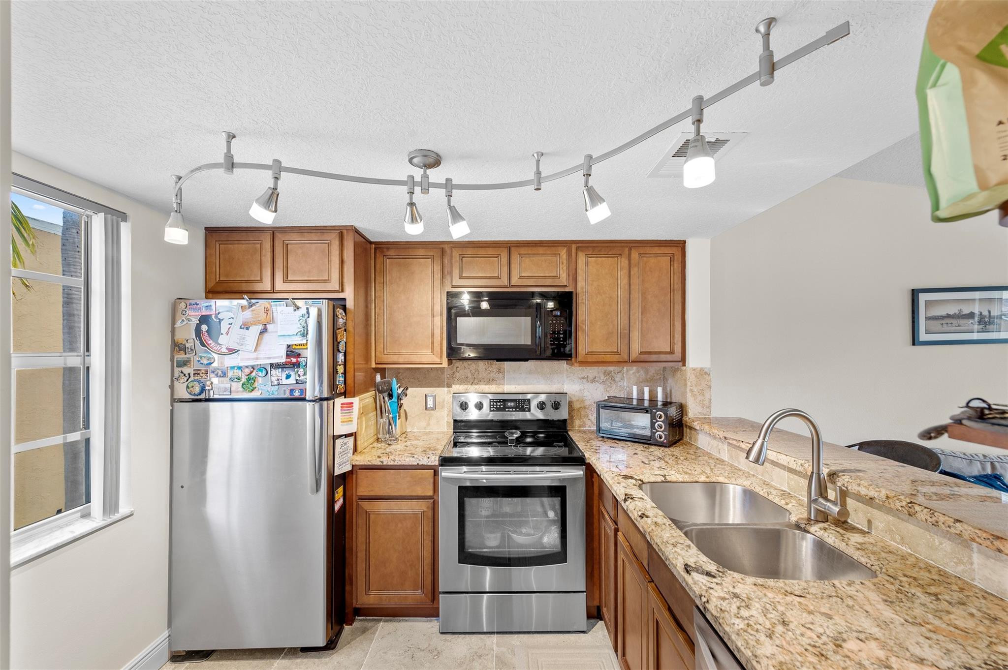 BAY REACH CONDO - Residential