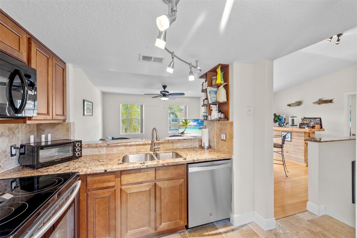 BAY REACH CONDO - Residential